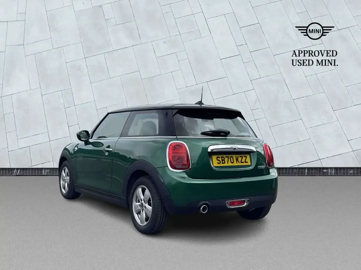Usado Mini Cooper Classic 134 HP (98 kW) 2020 Verde Citadino