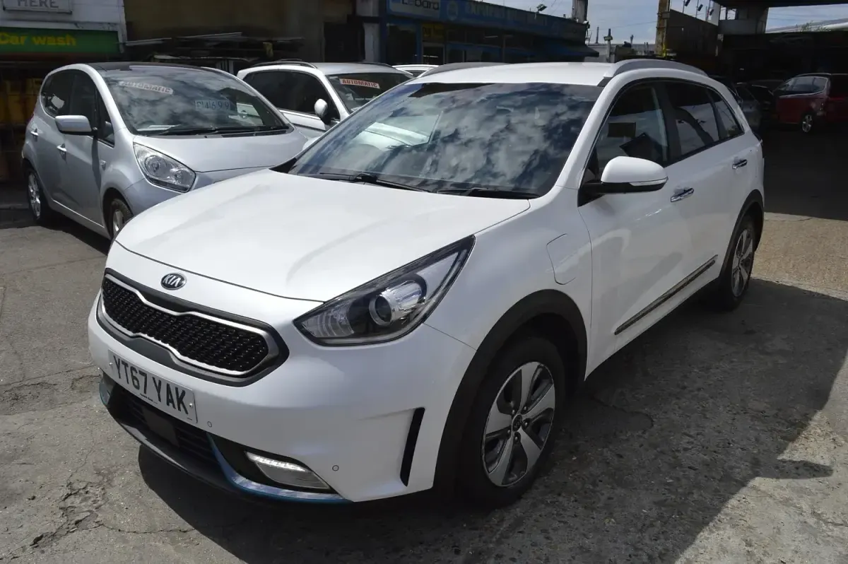 Used Kia Niro 141 HP (103 kW) 2017 White SUV