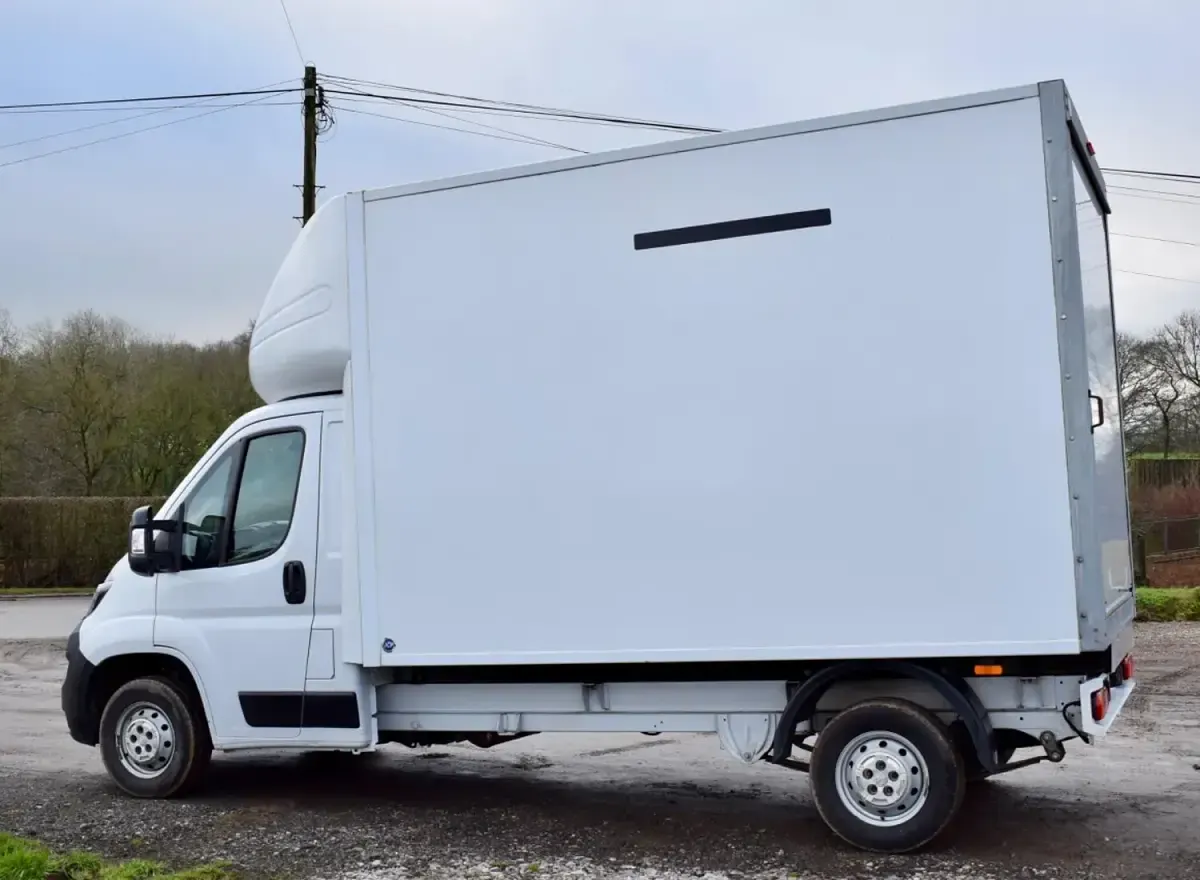 Used Peugeot Boxer 140 HP (102 kW) 2022 White Van