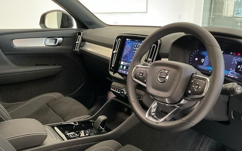 Used Volvo XC40 Plus 197 HP (144 kW) 2025 SUV