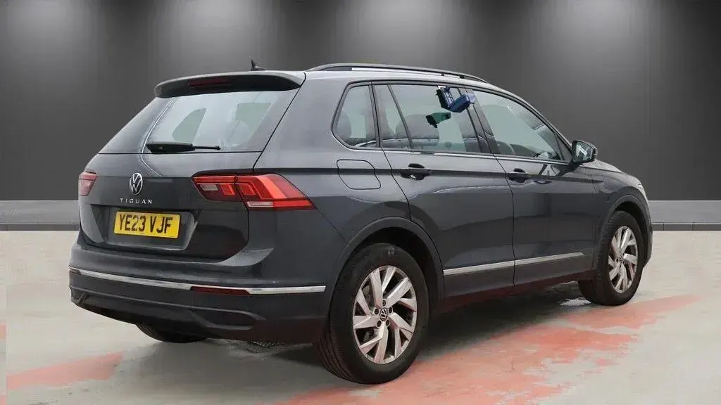 Usado VW Tiguan S 130 HP (95 kW) 2023 Cinzento SUV