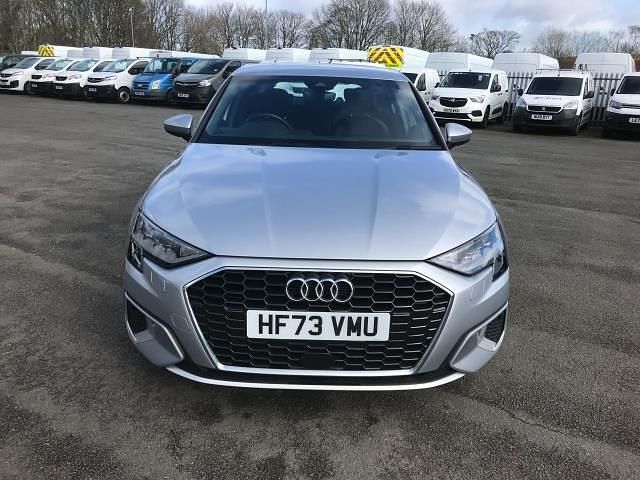 Begagnad Audi A3 Sport 150 HK (110 kW) 2023 Silver Sedan