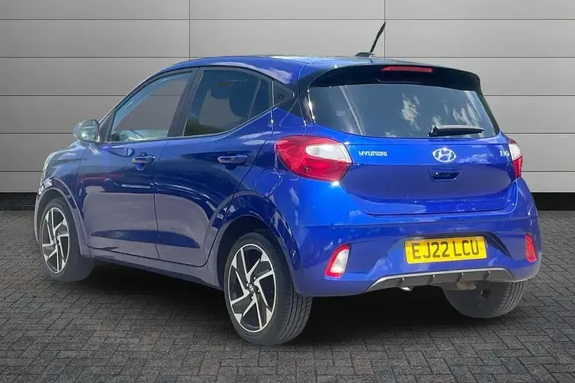 Used Hyundai i10 Premium 66 HP (48 kW) 2022 Brass Hatchback
