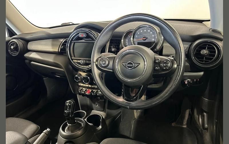 Used Mini Cooper Hatch 136 HP (100 kW) 2018 White Hatchback