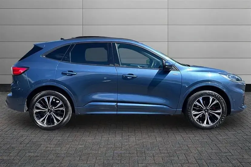 Second-hand Ford Kuga ST-Line X 225 CP (165 kW) 2024 Albastru SUV