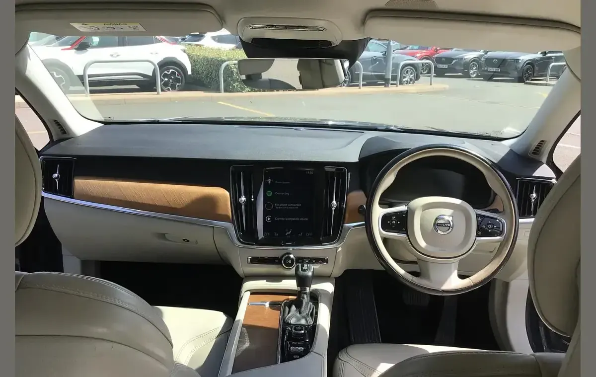 Used Volvo S90 Inscription 187 HP (137 kW) 2018 Blue Sedan