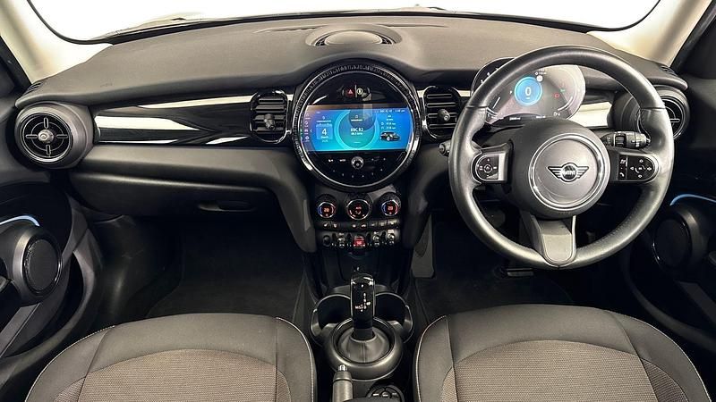 Used Mini Cooper Classic 134 HP (98 kW) 2023 Silver Hatchback