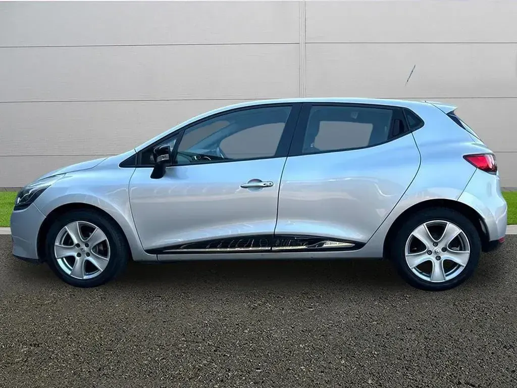 Used Renault Clio 75 HP (55 kW) 2014 Silver Hatchback