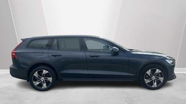 Used Volvo V60 CC 194 HP (142 kW) 2022 Estate