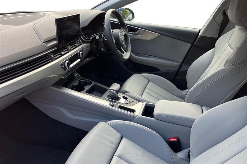 Używany Audi A5 Sport 150 KM (110 kW) 2024 Czarny Hatchback