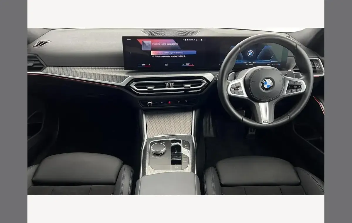 Begagnad BMW 320 M Sport 180 HK (132 kW) 2023 Blå Sedan