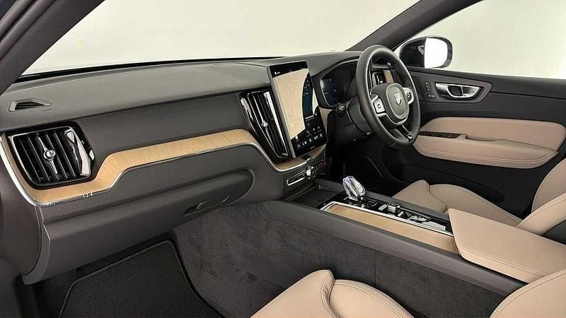 New Volvo XC60 Plus 350 HP (257 kW) 2026 Vapour grey SUV