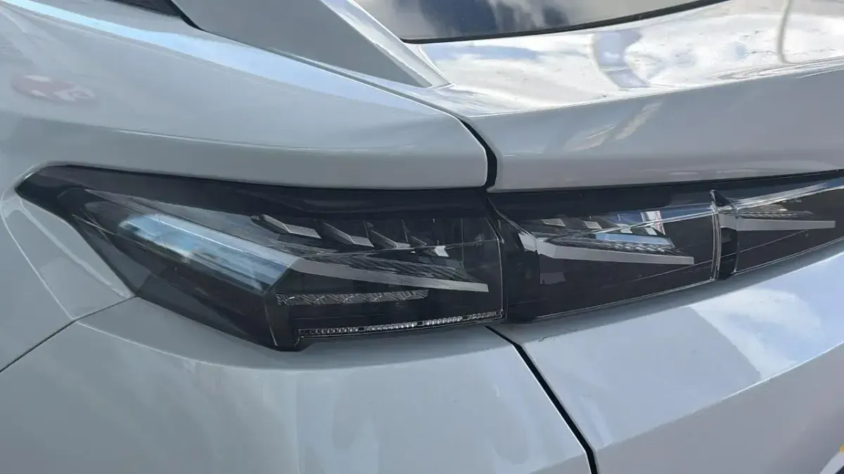 Usado Peugeot 408 GT 134 CV (98 kW) 2025 Blanco SUV