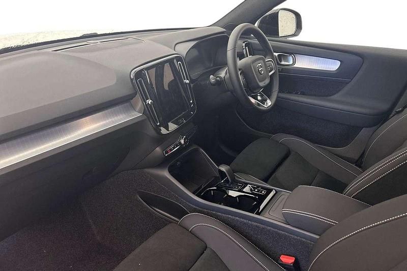 Used Volvo XC40 Plus 194 HP (142 kW) 2025 White SUV