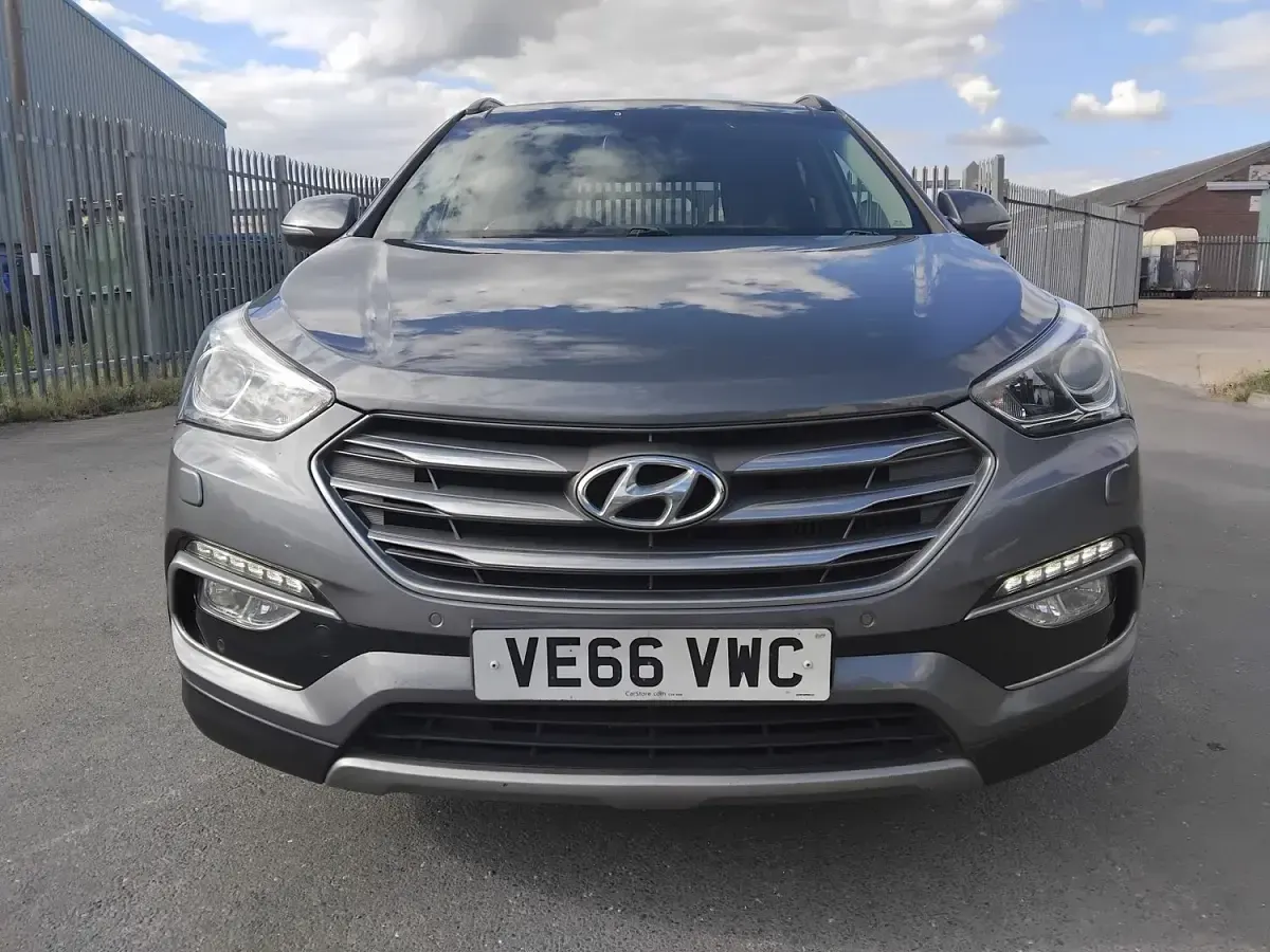 Used Hyundai Santa Fe SE 200 HP (147 kW) 2017 Silver SUV