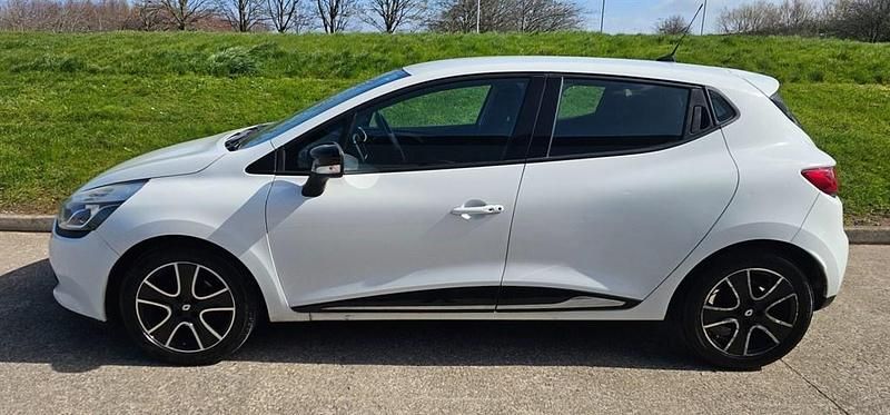 Used Renault Clio IV Dynamique 2014 White Hatchback