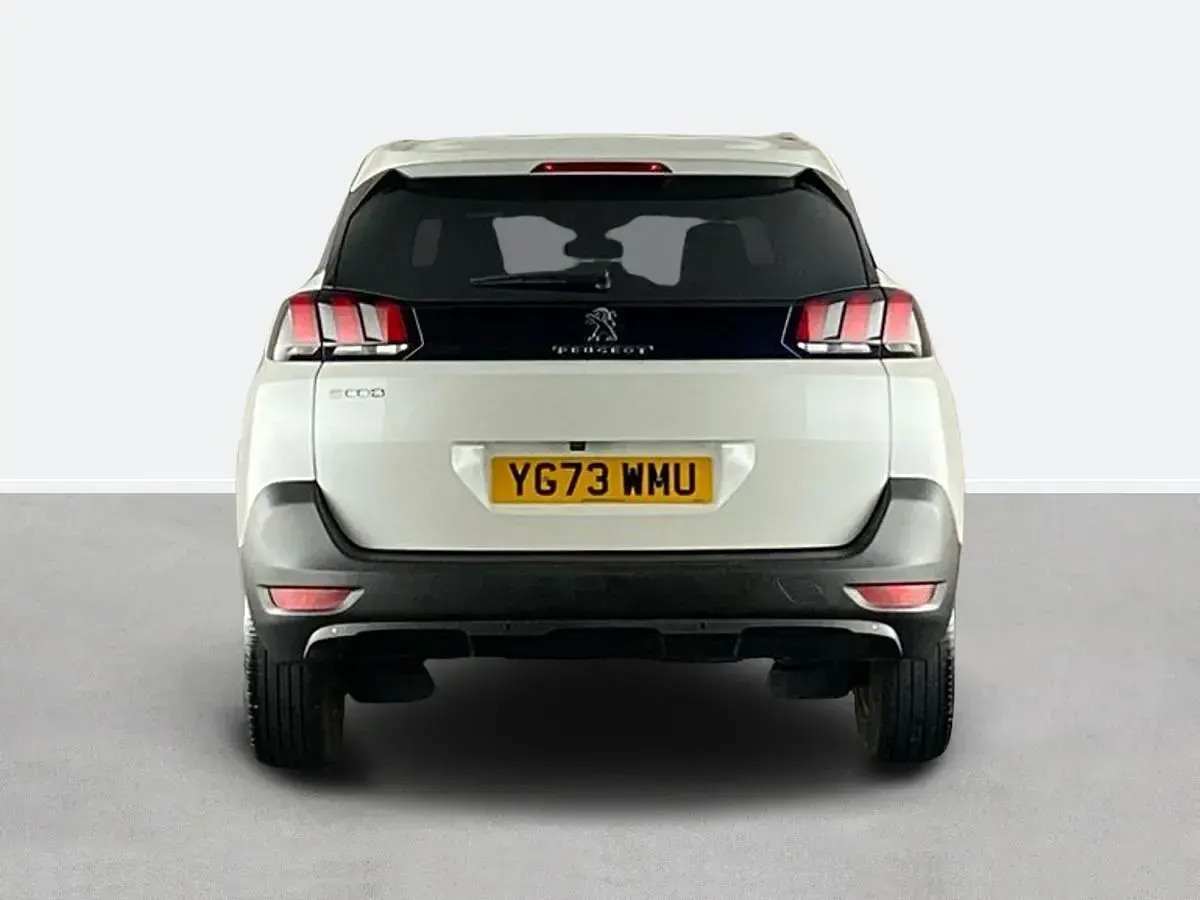 Używany Peugeot 5008 Active+ 130 KM (95 kW) 2023 Biały SUV