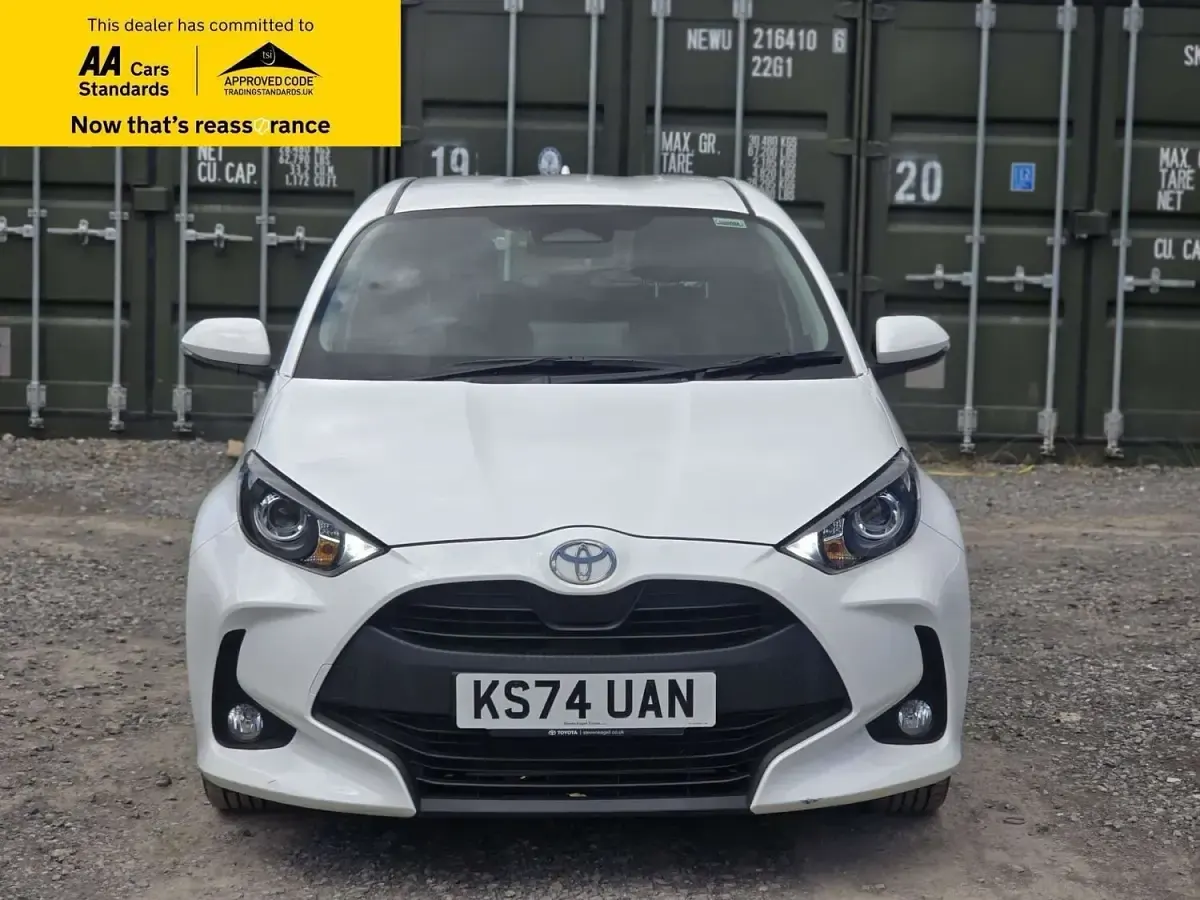 Used Toyota Yaris 116 HP (85 kW) 2024 White Hatchback