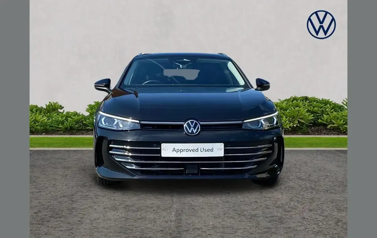 Used VW Passat Elegance 147 HP (108 kW) 2025 Black Estate