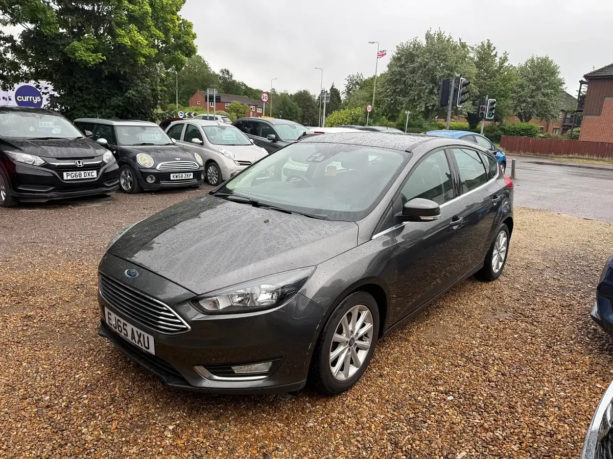 Used Ford Focus Titanium 125 HP (91 kW) 2015 Grey Hatchback
