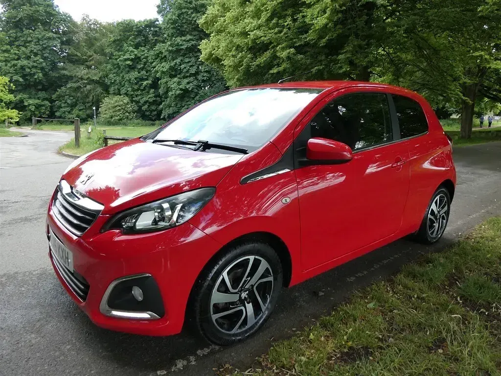 Used Peugeot 108 Allure 82 HP (60 kW) 2016 Red Hatchback