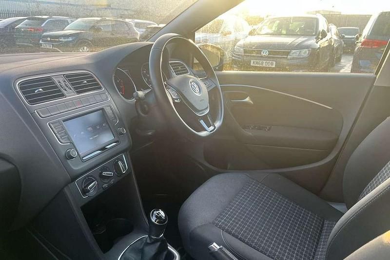 Used VW Polo Edition 90 HP (66 kW) 2017 White Hatchback