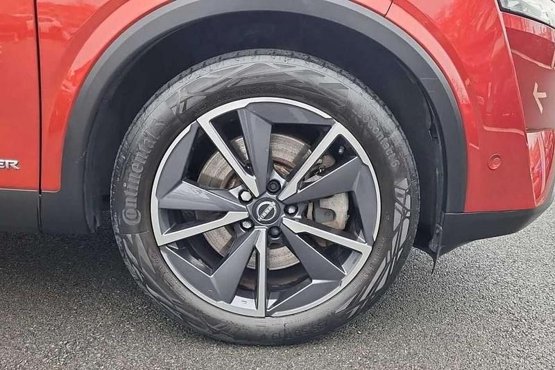Used Nissan Qashqai Tekna 190 HP (139 kW) 2023 Red SUV