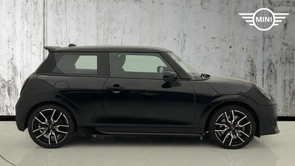 Used Mini Cooper Hatch 113 kW (154 HP) 2025 Black Hatchback