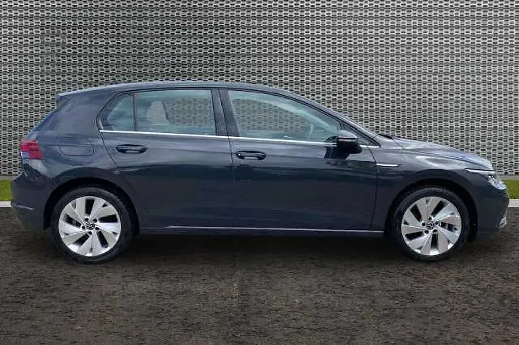 Second-hand VW Golf VIII 130 CP (95 kW) 2024