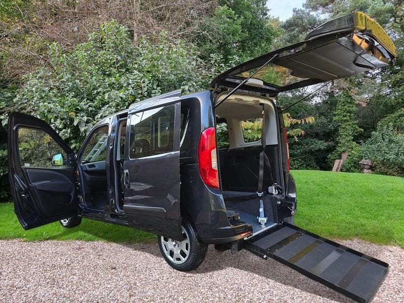 Used Fiat Doblò Easy 2015 Black MPV