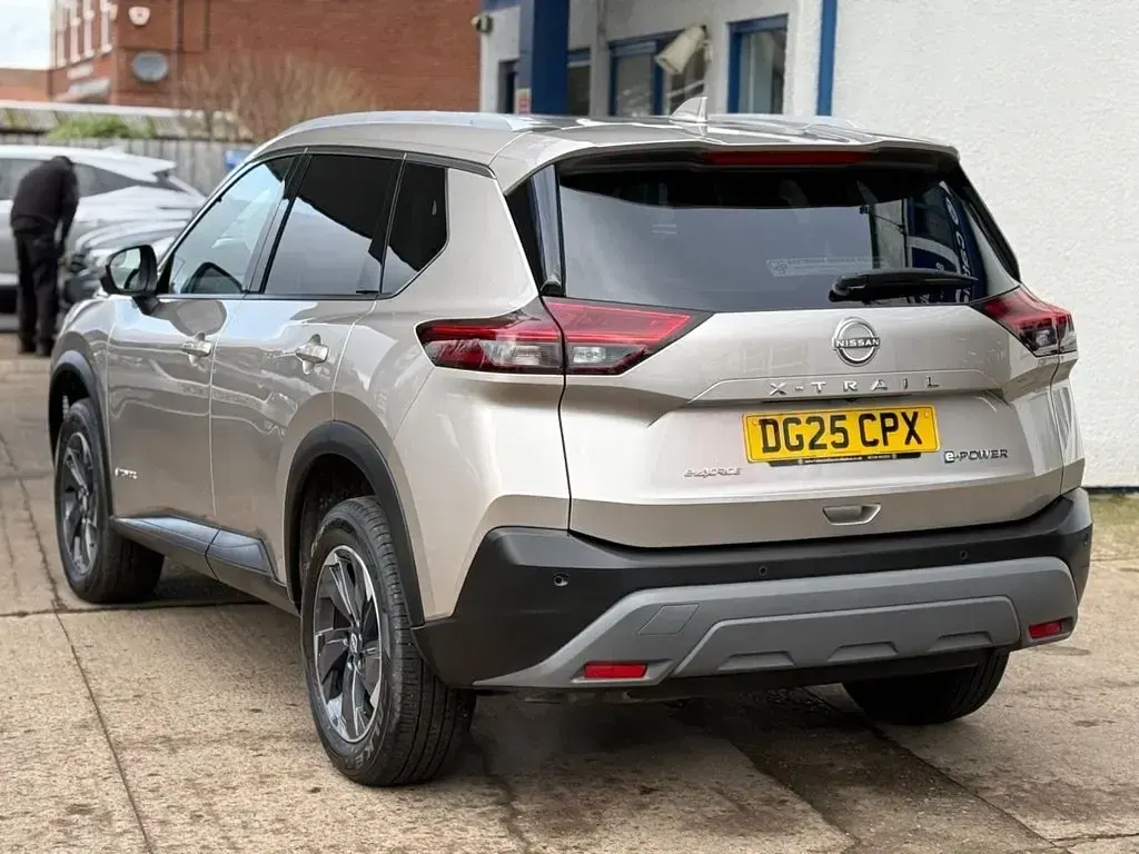 Used Nissan X-Trail N-Connecta 213 HP (156 kW) 2025 Silver SUV