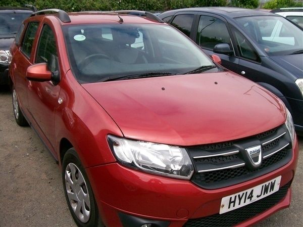 Red Used 2014 Dacia Logan Lauréate Sedan | £2,995 (Fair price) - Image 1/1
