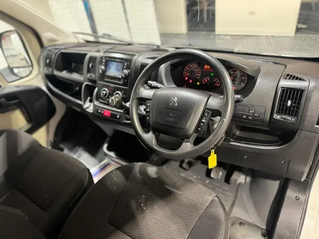 Used Peugeot Boxer 130 HP (95 kW) 2018 White Van