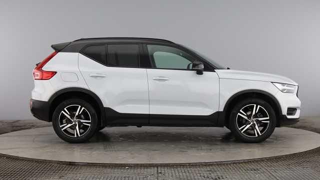 Used Volvo XC40 R-Design 161 HP (118 kW) 2022 Silver SUV