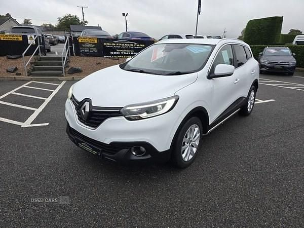 White Used 2017 Renault Kadjar Dynamique SUV | £11,750 (A bit pricey) - Image 1/4