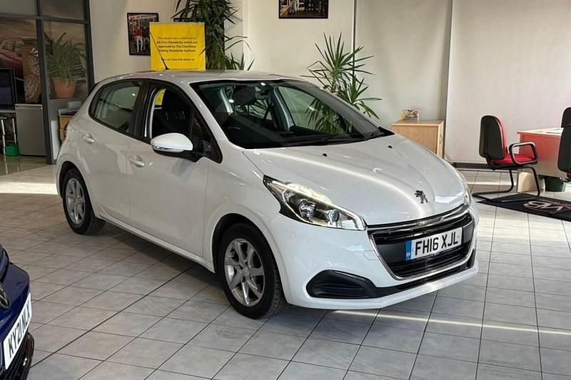 Used Peugeot 208 Active 2016 White Hatchback