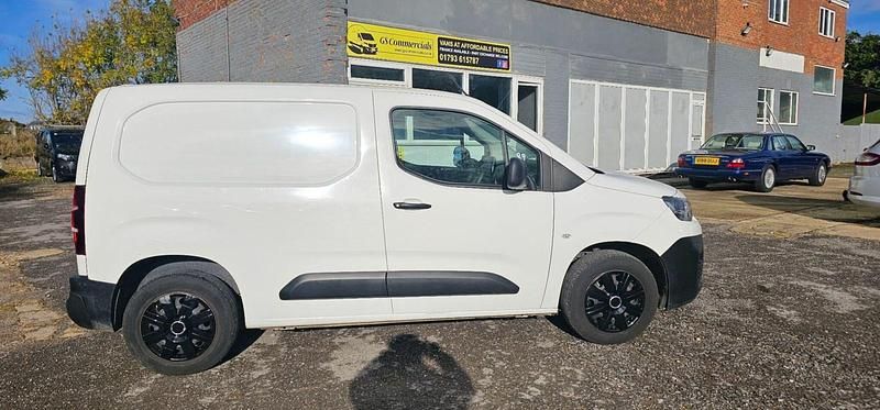 White Used 2019 Citroën Berlingo MPV | £6,995 (Fair price) - Image 1/4