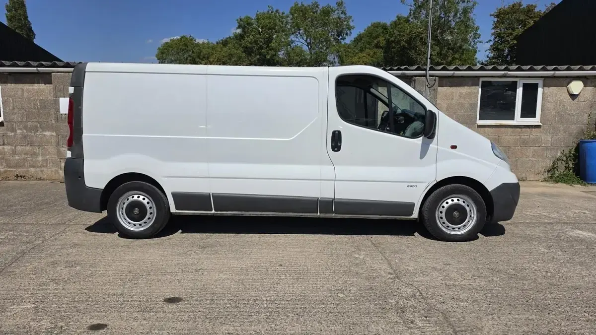 Used Vauxhall Vivaro 115 HP (84 kW) 2010 White MPV