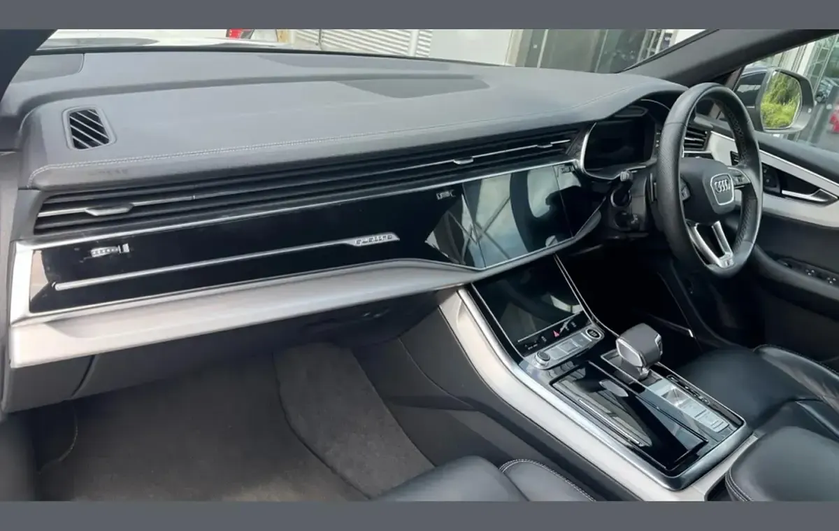 Used Audi Q8 Comfort 340 HP (250 kW) 2023 Mythos black SUV