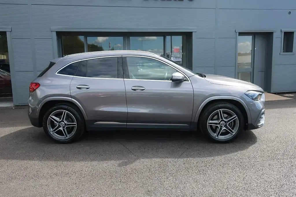 Used Mercedes GLA200 Executive 163 HP (119 kW) 2024 Grey SUV