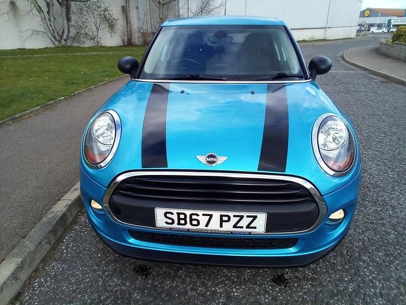 Begagnad Mini ONE Hatch 2018 Blå Halvkombi
