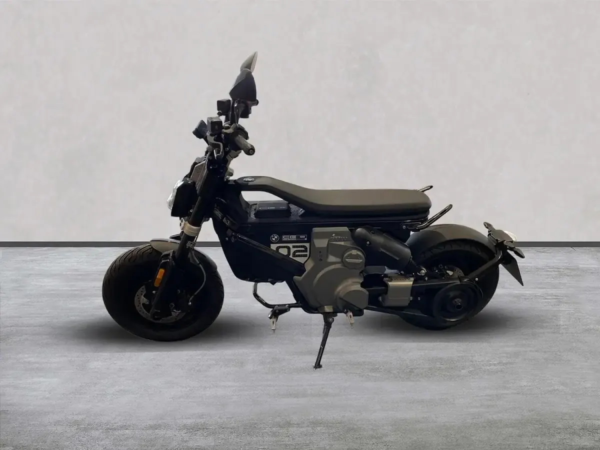 New BMW 02 2025 Black