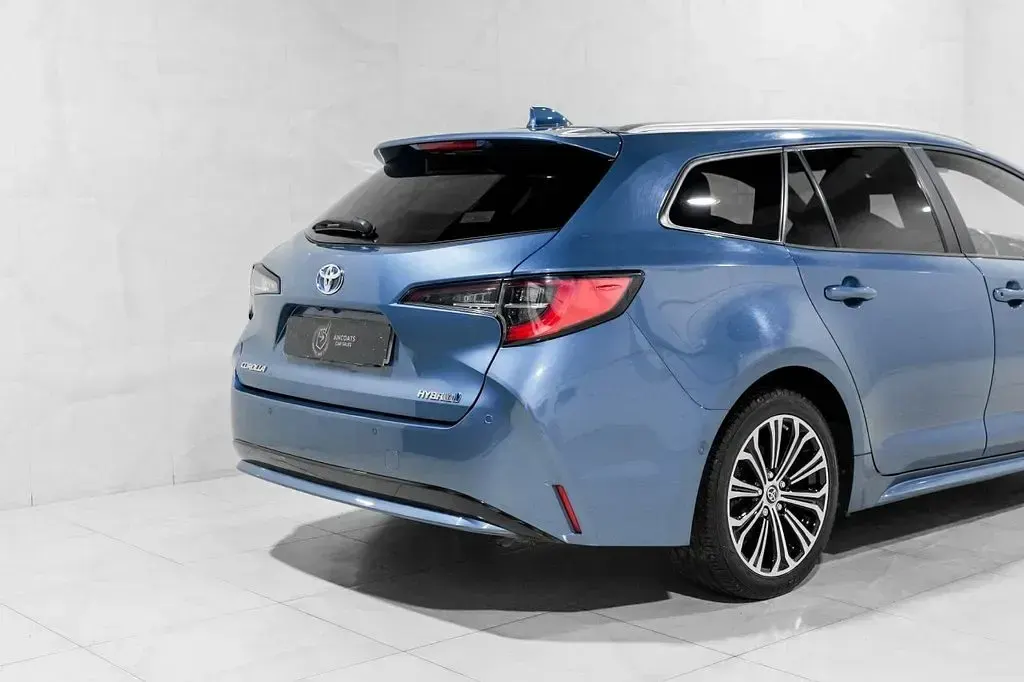 Used Toyota Corolla Design 122 HP (89 kW) 2020 Blue Estate
