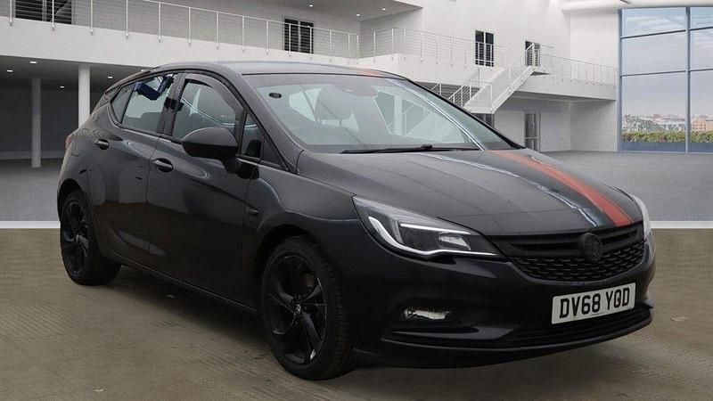 Black Used 2018 Vauxhall Astra SRi Hatchback | £5,990 (Good price) - Image 1/3