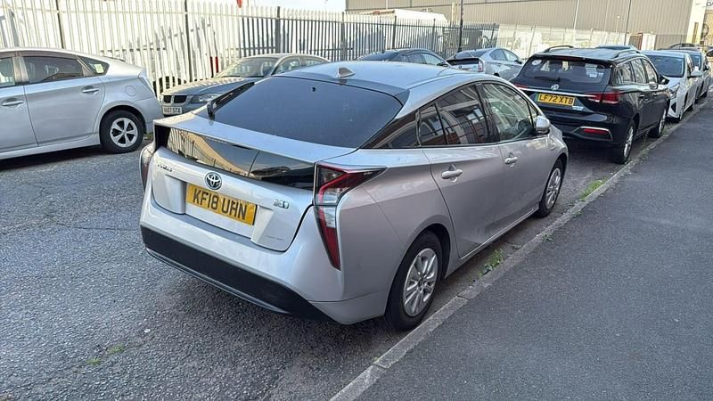 Usado Toyota Prius 2018 Plateado Utilitario