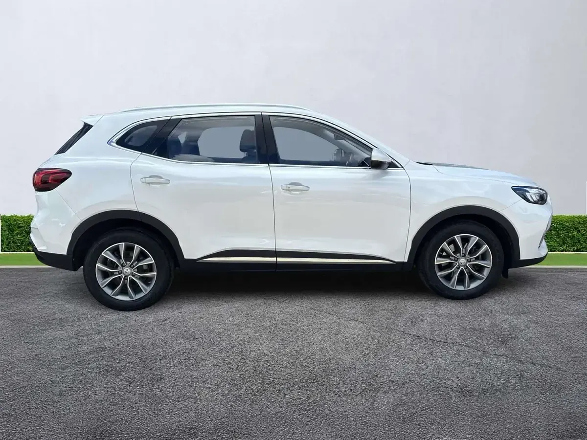 Used MG HS SE 162 HP (119 kW) 2023 White SUV
