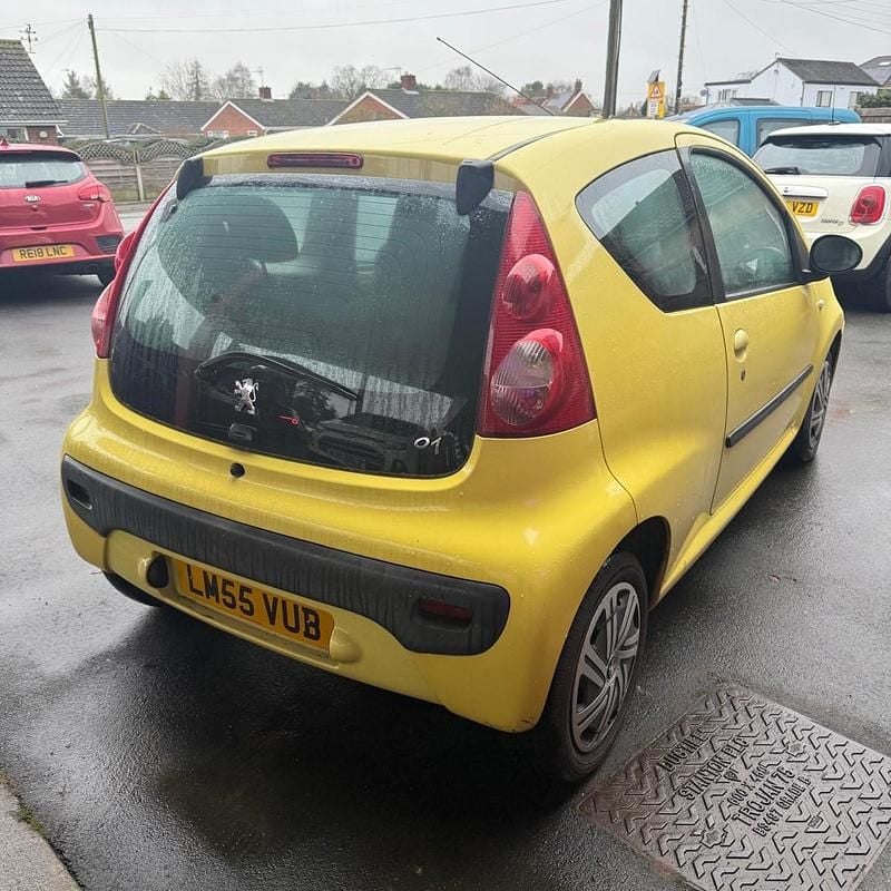 Used Peugeot 107 68 HP (50 kW) 2006 Yellow Hatchback