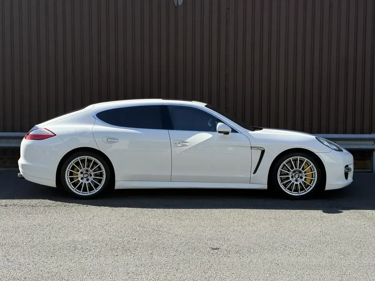 Used Porsche Panamera 2011 White Hatchback