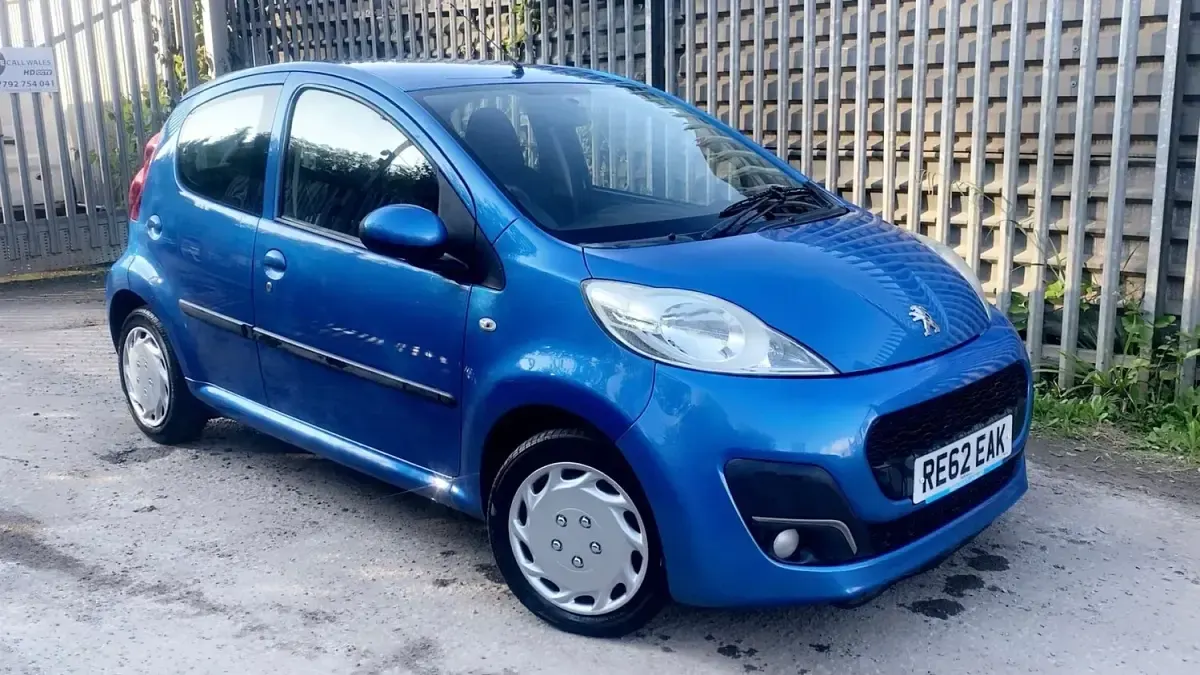Used Peugeot 107 Active 68 HP (50 kW) 2012 Blue Hatchback