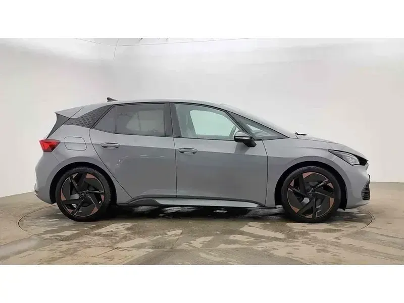 Begagnad Cupra Born e-Boost 169 kW (230 HK) 2022 Grå Halvkombi